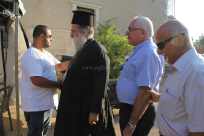  بالفيديو: المطران عطا الله حنا يقدم واجب العزاء لعائلة السعدي بمدينة يافا 